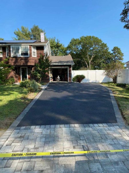 Asphalt driveway in Riverhead, 11901