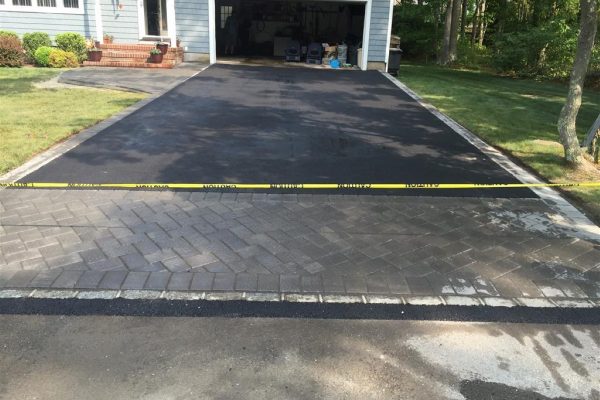 Our asphalt pavers working in Babylon